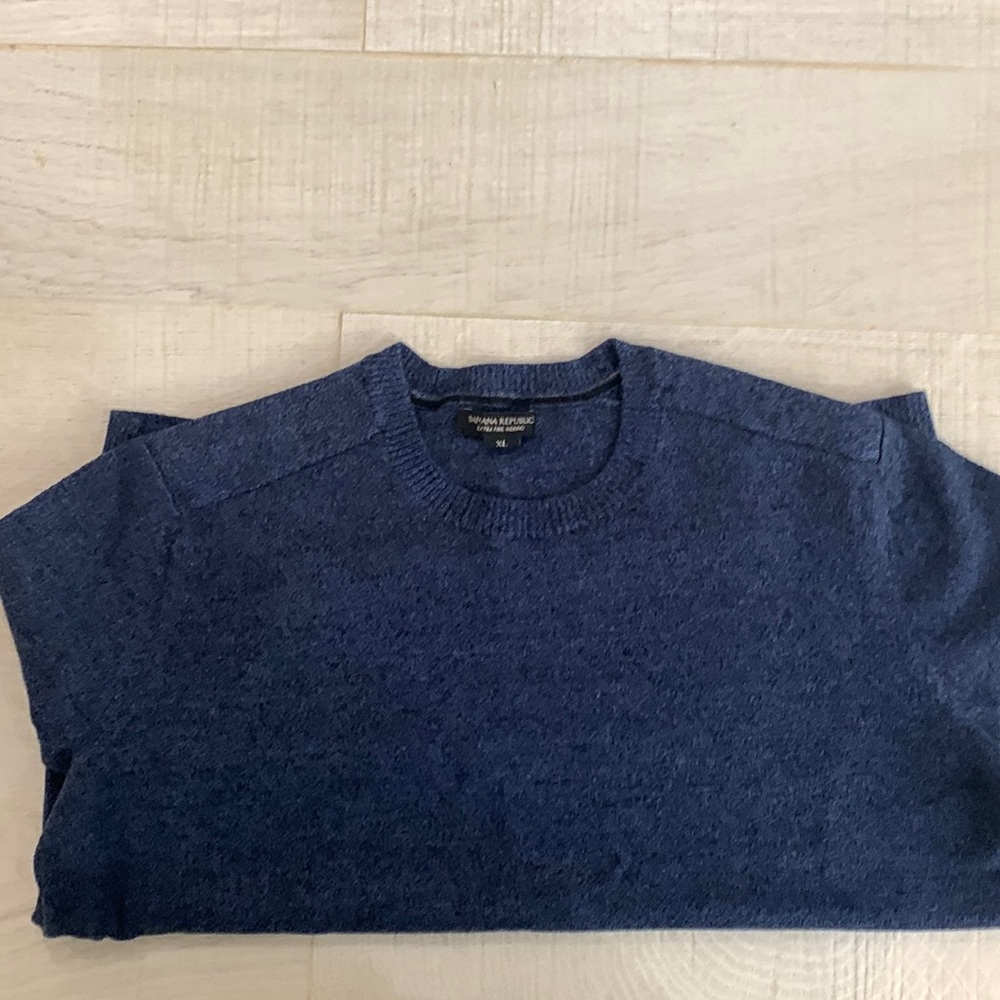 Mens XL Banana Republic never worn extra fine Merino in Navy Blue